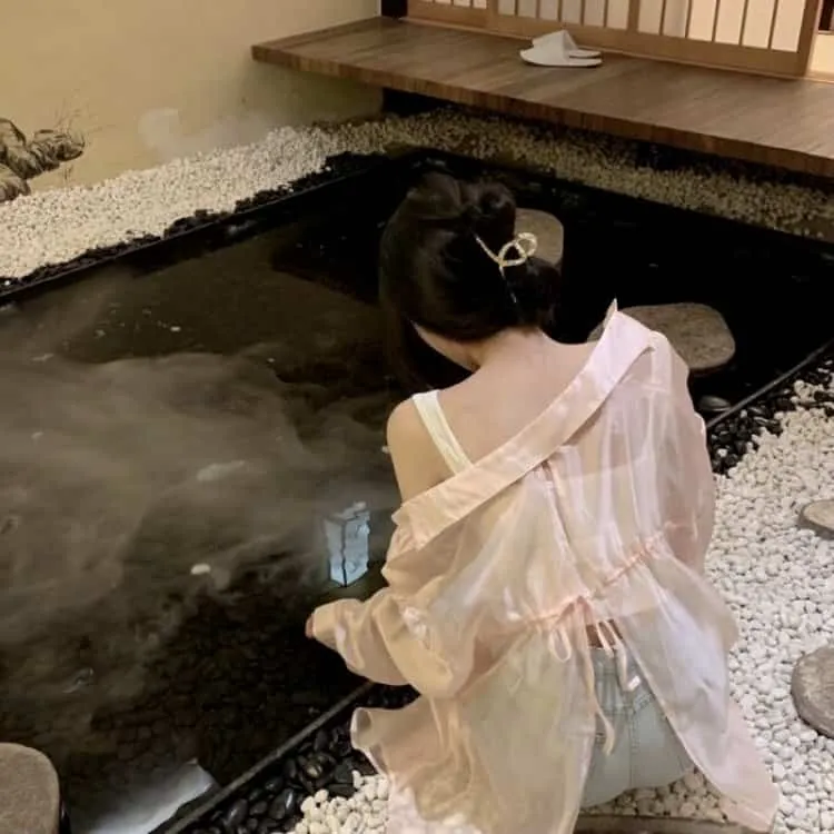 国产精品深宫侍女《宫灯微光》全集 - 侍女微光暖心